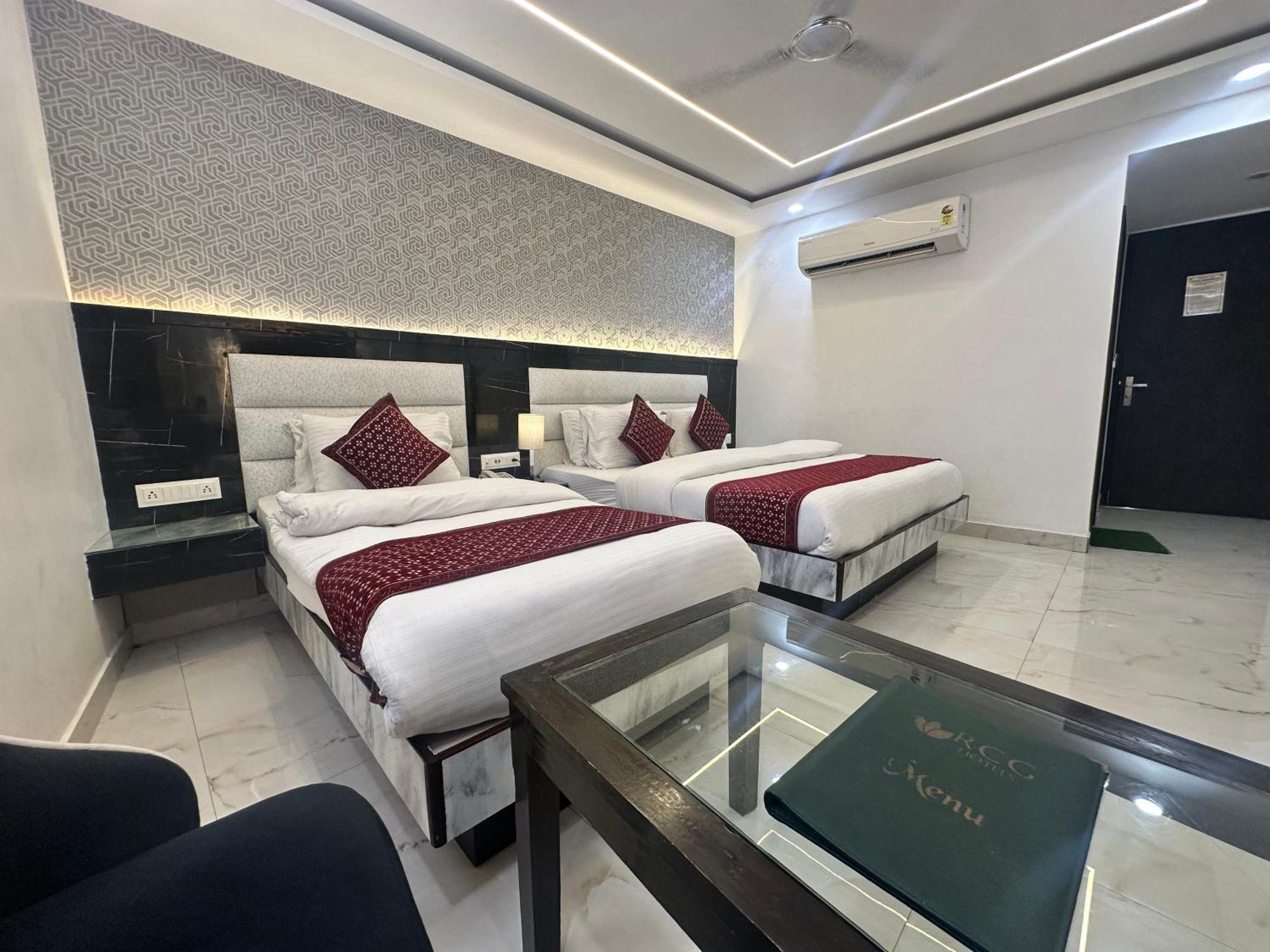 Hotel Krishna Deluxe-By Rcg Hotels Нью-Делі Екстер'єр фото