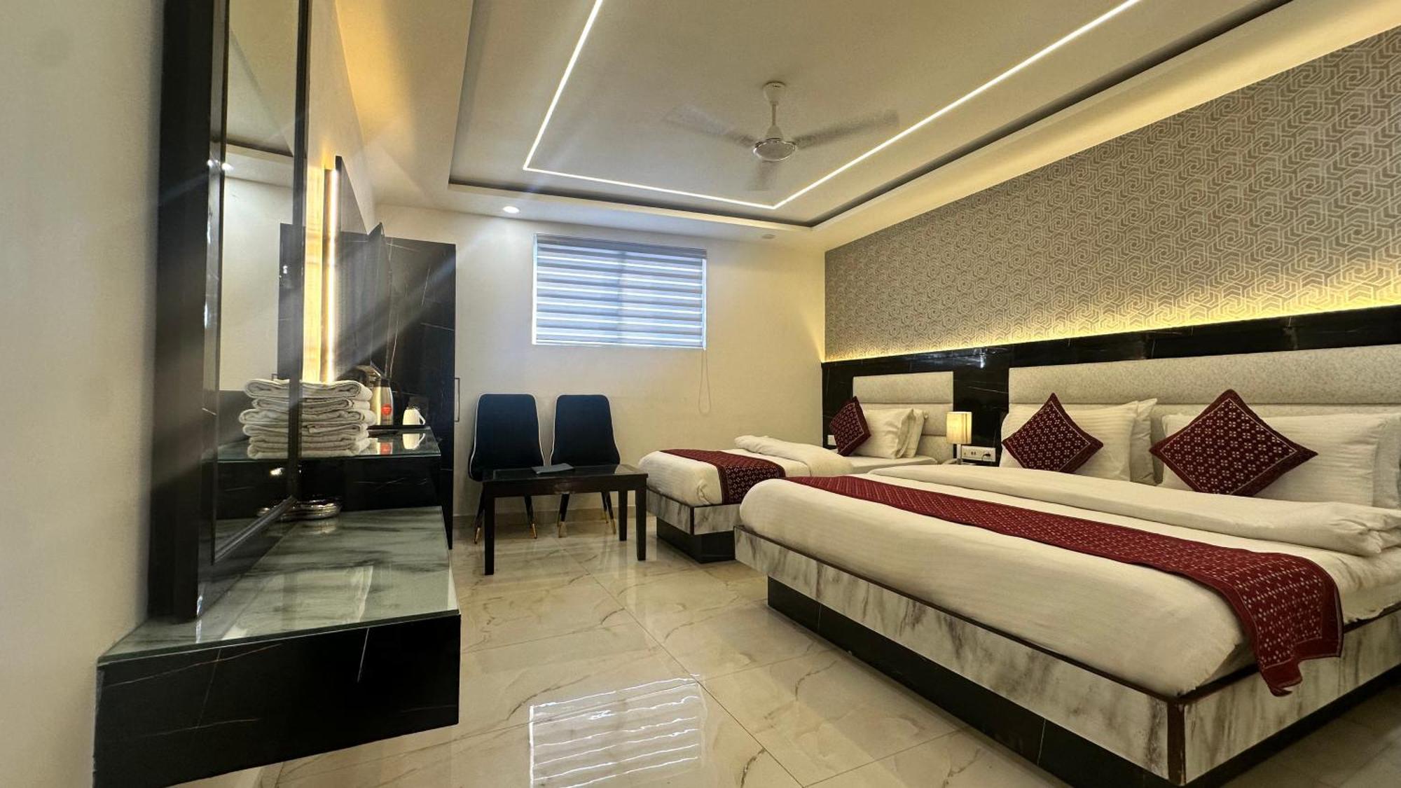 Hotel Krishna Deluxe-By Rcg Hotels Нью-Делі Екстер'єр фото