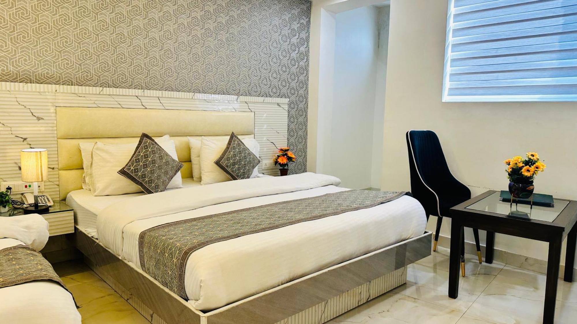 Hotel Krishna Deluxe-By Rcg Hotels Нью-Делі Екстер'єр фото
