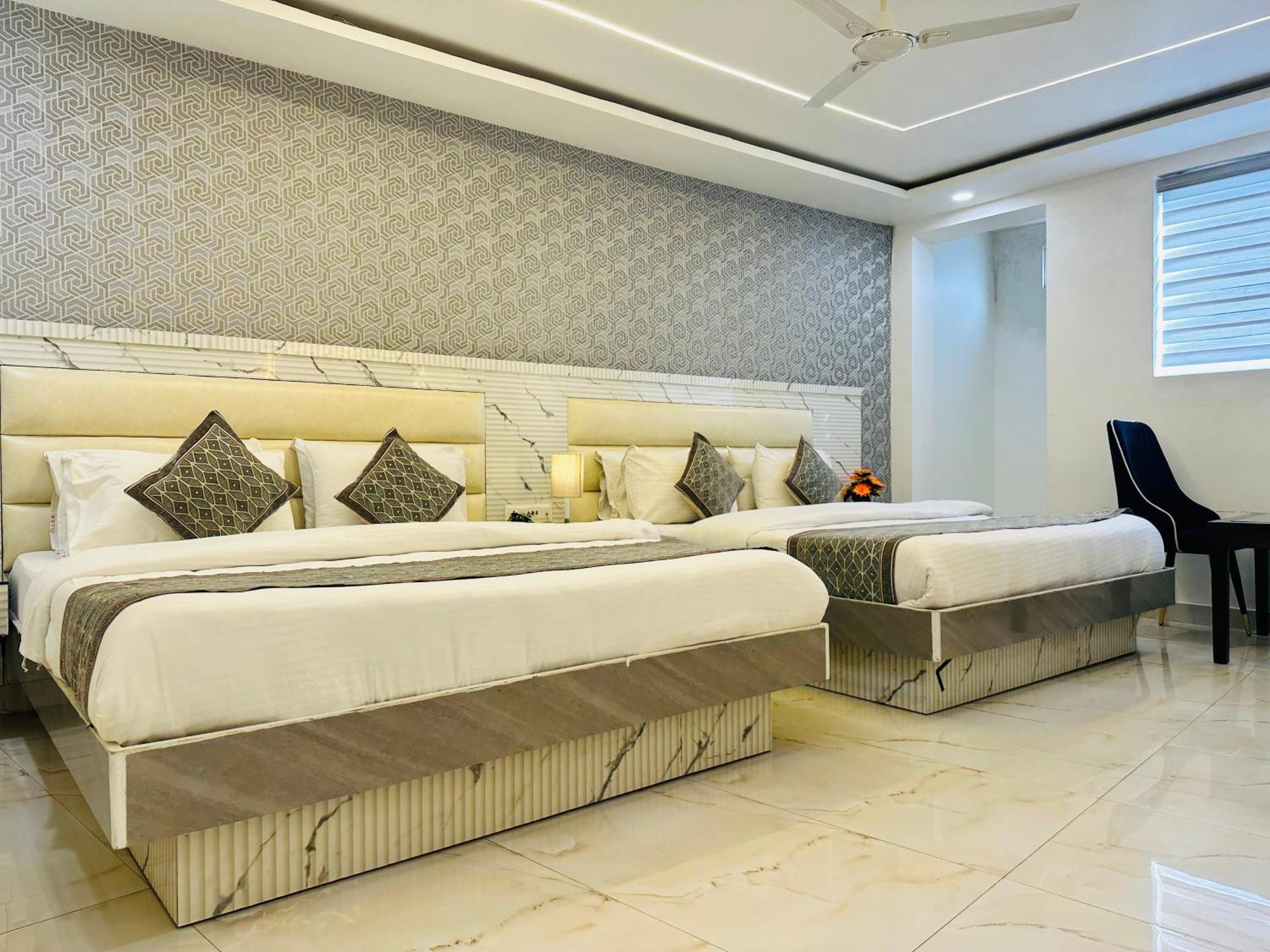 Hotel Krishna Deluxe-By Rcg Hotels Нью-Делі Екстер'єр фото