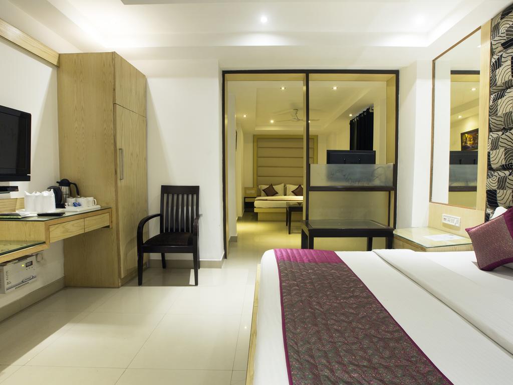 Hotel Krishna Deluxe-By Rcg Hotels Нью-Делі Екстер'єр фото