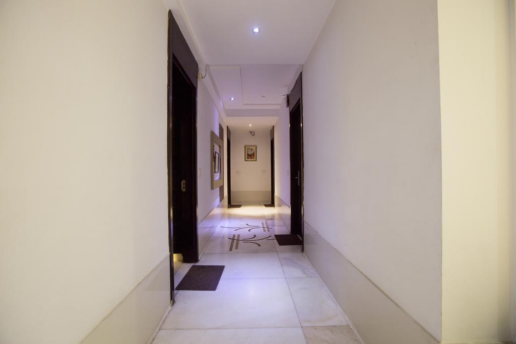 Hotel Krishna Deluxe-By Rcg Hotels Нью-Делі Екстер'єр фото