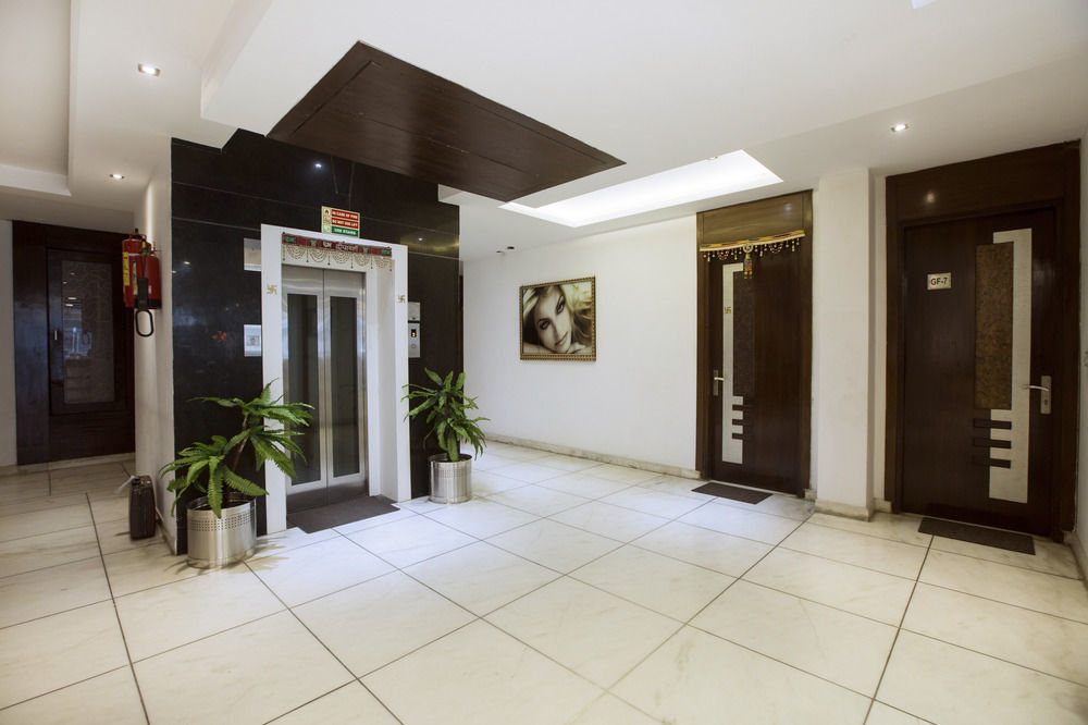 Hotel Krishna Deluxe-By Rcg Hotels Нью-Делі Екстер'єр фото